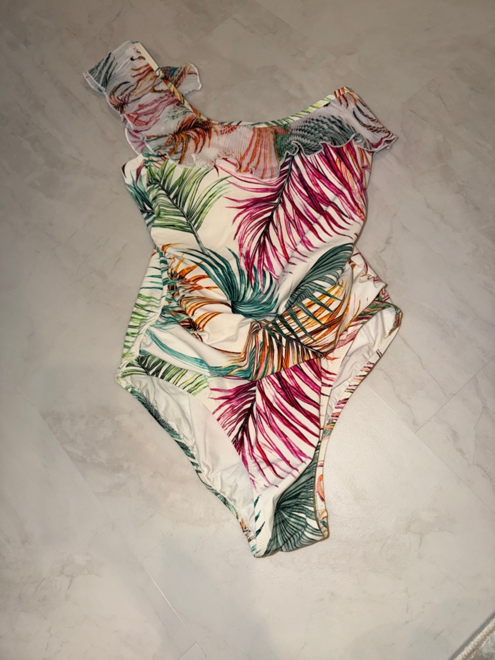 One-Shoulder Tropical Leaf Ruffle Swimsuit - Multicolor on White